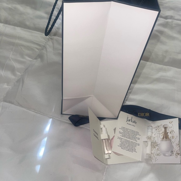 CHANEL White Gift Box & Shopping Bag Authentic. Two samples and Dior ribbon - Picture 7 of 8